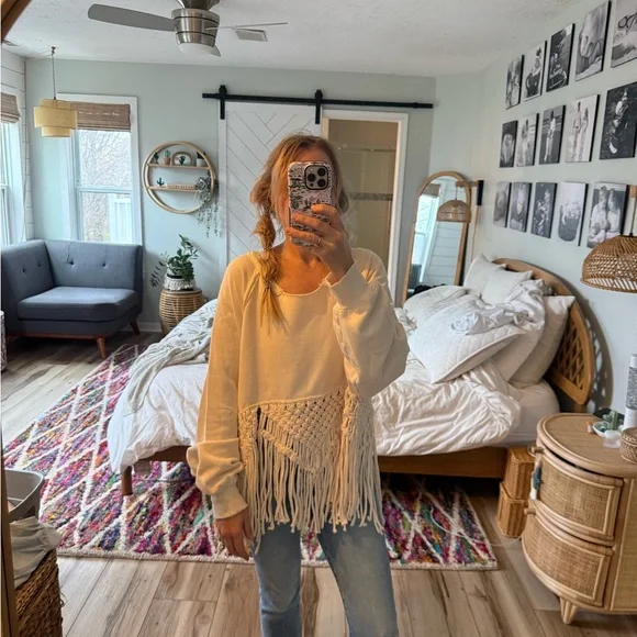 We The Free Beach Daze Pullover in M - Picture 2 of 13